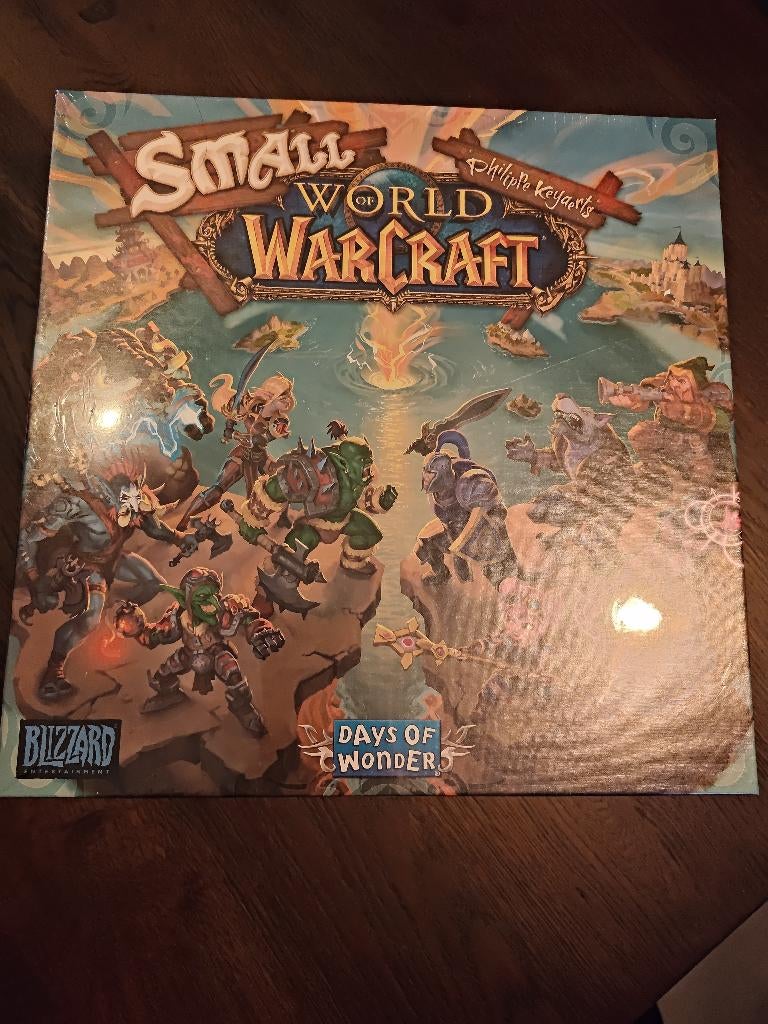 Small World of Warcraft  Days of Wonder Bordspel SEALED, Vijf spelers of meer, Ophalen of Verzenden, Nieuw, Blizzard