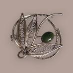 Vintage zilverkleurige filigraan broche met groene steen, Ophalen of Verzenden, Overige materialen, Broche