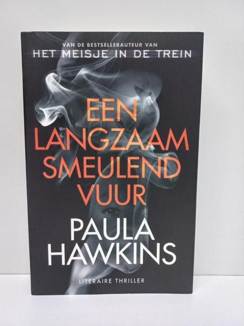 Paula Hawkins - Een langzaam smeulend vuur, Boeken, Thrillers, Zo goed als nieuw, Nederland, Ophalen of Verzenden