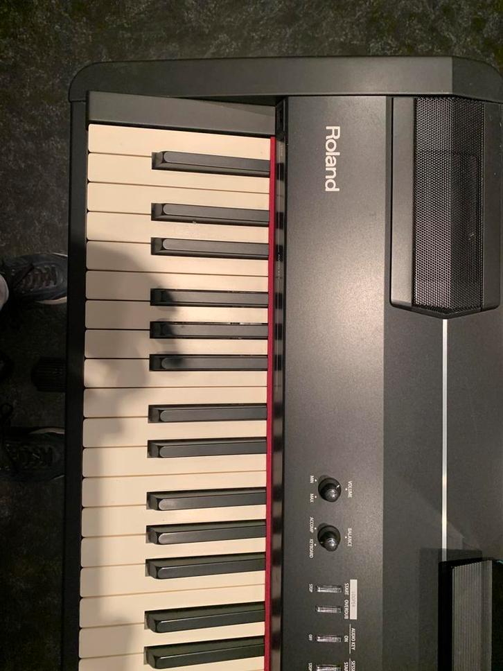 Roland FP 7F, Muziek en Instrumenten, Keyboards, Zo goed als nieuw, 88 toetsen, Overige merken, Aanslaggevoelig, Met standaard