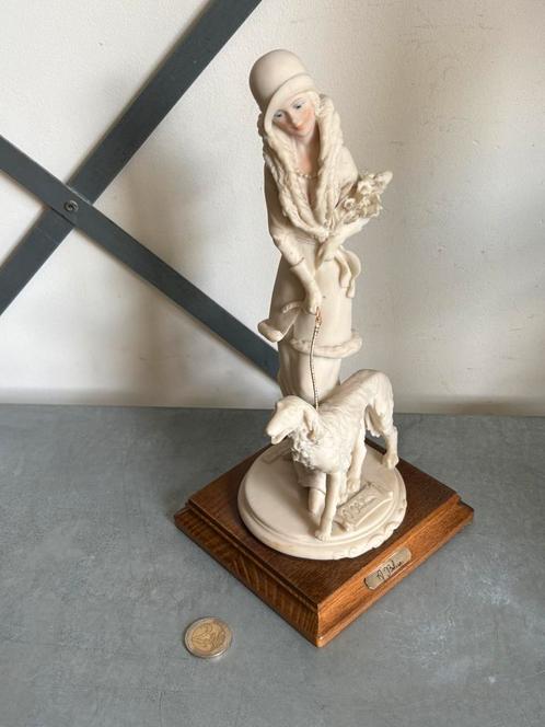 A Belcari  - Vrouw met Hond - Porcelein, Antiek en Kunst, Kunst | Beelden en Houtsnijwerken, Ophalen