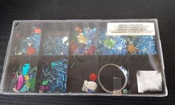 Sieraden kit met diverse kralen etc, zelf sieraden maken. beschikbaar voor biedingen