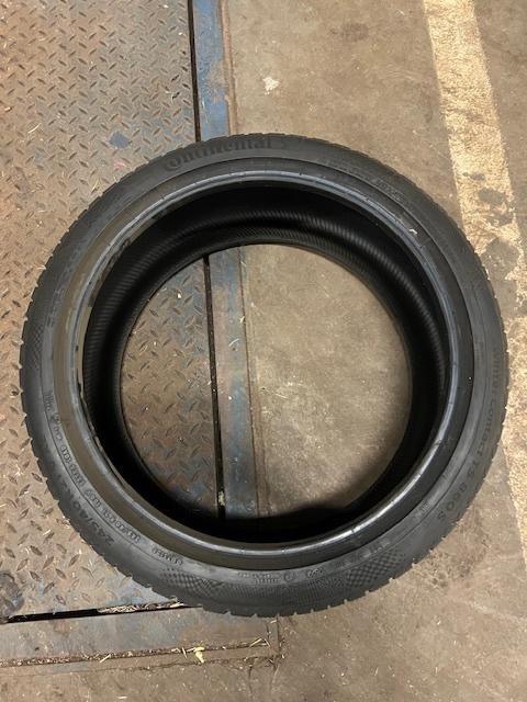 winter banden 245 / 40 R21 continental, Ophalen, Zo goed als nieuw