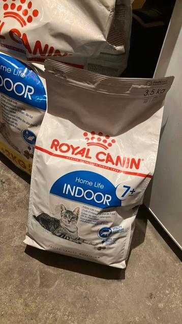 Kattenbrokjes Royal Canin Indoor 7+ years beschikbaar voor biedingen