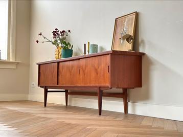 Vintage lowboard dressoir teak hout jaren 50/60/70 beschikbaar voor biedingen