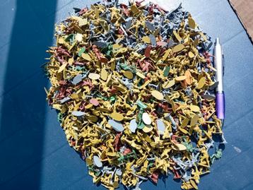 Grote partij militaire, leger poppetjes. 2cm ongeveer beschikbaar voor biedingen