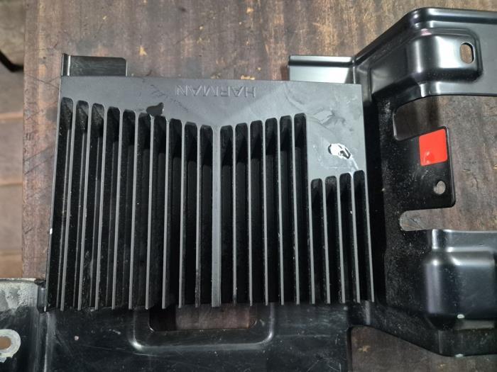 Radio versterker van een Kia Sorento, 3 maanden garantie, Gebruikt, Kia