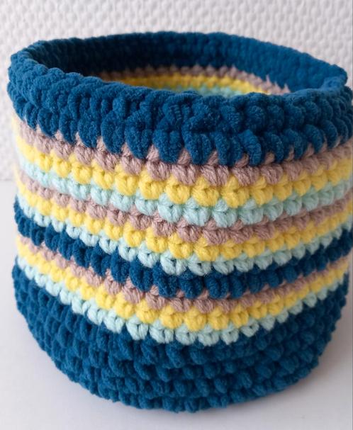 Gondas Creaties hooked zachte zpagetti en acryl prullenmand, Huis en Inrichting, Woonaccessoires | Schalen en Manden, Nieuw, Mand