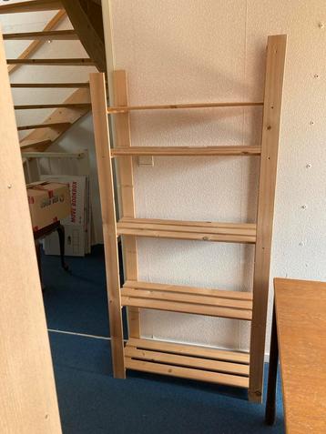 Houten Stellingkast met 5 Planken beschikbaar voor biedingen