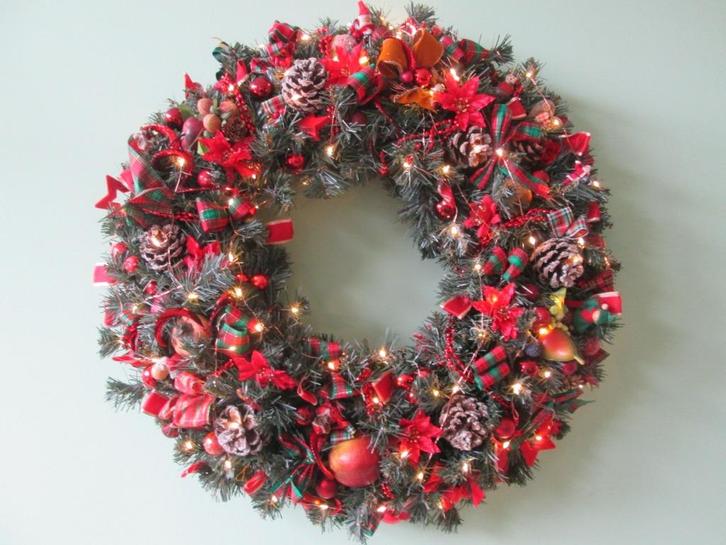 Traditionele Rode Kerst Krans met Lichtjes 55 cm Nostalgisch, Diversen, Kerst, Nieuw, Ophalen of Verzenden