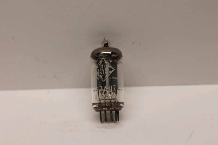 ECC82  TELEFUNKEN  SMOOTH PLATE, Audio, Tv en Foto, Buizenversterkers, Buis of Buizen, Ophalen of Verzenden