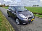 Toyota Yaris 1.0 12V Vvt-i 5DRS Terra 2011 Nwe APK Weinig KM, Auto's, Toyota, Voorwielaandrijving, Stof, 960 kg, Bedrijf