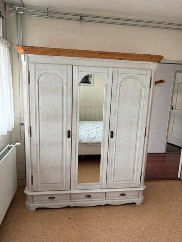 White Wash Kledingkast - 163cm breed beschikbaar voor biedingen