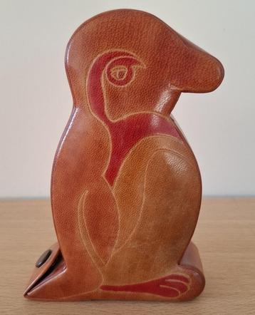 Sint kado-tip: lederen pinguïn spaarpot beschikbaar voor biedingen