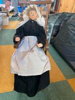 Antieke pop in schommelstoel, Antiek en Kunst, Antiek | Speelgoed, Ophalen of Verzenden