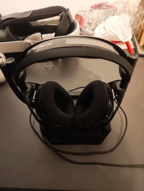 ASTRO A50, wireless + base, Computers en Software, Headsets, Gebruikt, Over-ear, Draadloos, Gaming headset, Inklapbare microfoon