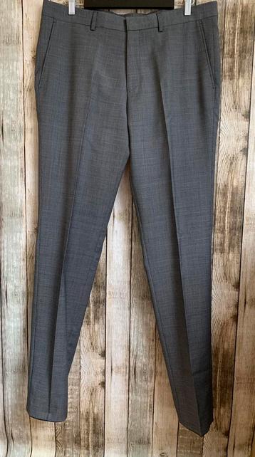 Nieuwe grijze pantalon van S.Oliver (Maat 106) beschikbaar voor biedingen