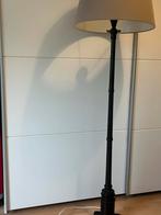 Staande Schemerlamp zwart en de kap taupe, Huis en Inrichting, Lampen | Vloerlampen, Ophalen, Gebruikt, Metaal, 150 tot 200 cm