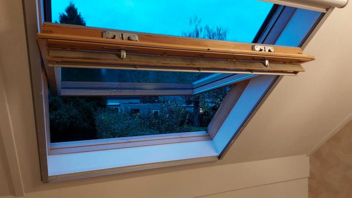 Velux GGL U08 + Rolgordijn DKL U08 - Zo goed als nieuw!, Doe-het-zelf en Verbouw, Glas en Ramen, Gebruikt, Dakraam, 120 tot 160 cm