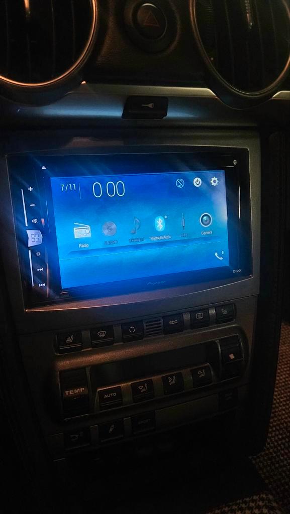 Pioneer AVH-A200BT Autoradio met Bluetooth, Auto diversen, Autoradio's, Ophalen of Verzenden