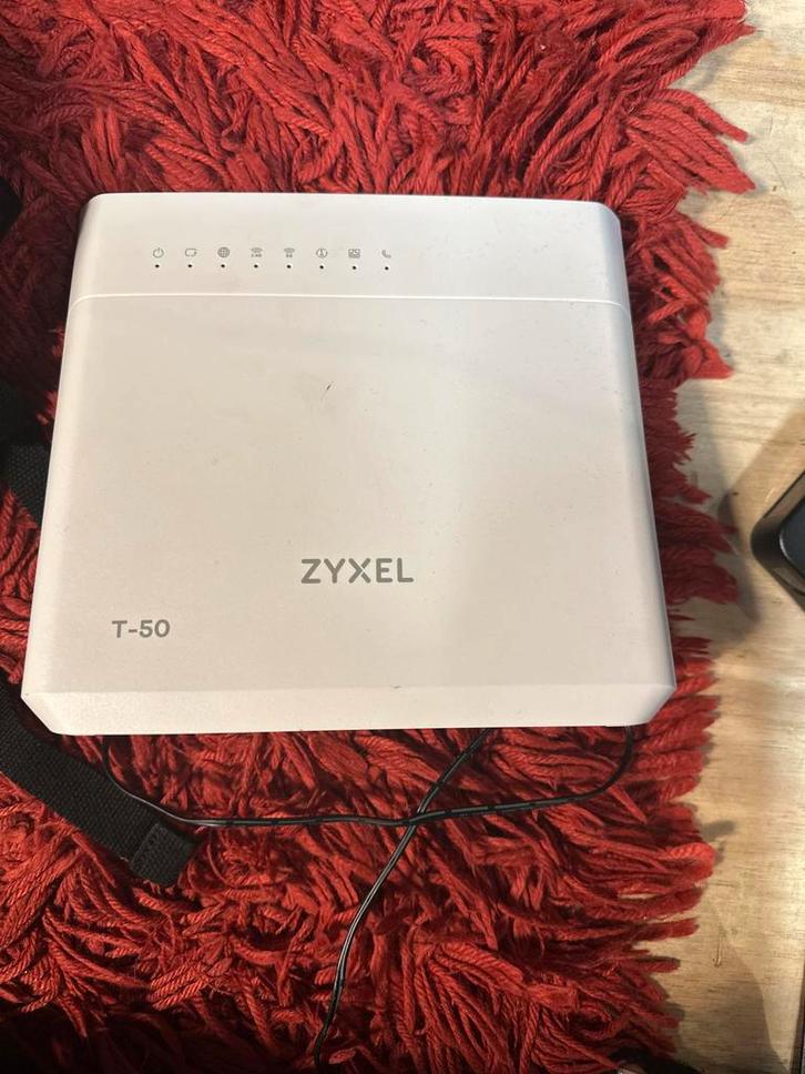 Zyxel VMG8825-T50 Modem/Router, Computers en Software, Routers en Modems, Gebruikt, Router met modem, Ophalen of Verzenden