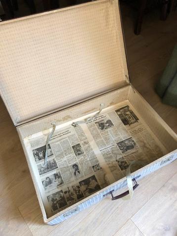 Antieke koffer DDR beschikbaar voor biedingen