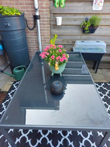 glazen buiten tafel 150x90 beschikbaar voor biedingen