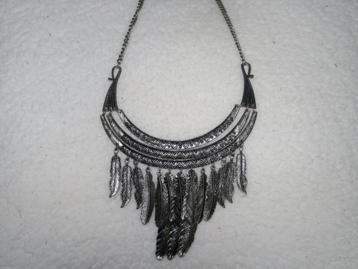 Superstar ketting&hanger, zilverkleurige metalen vogelveren beschikbaar voor biedingen