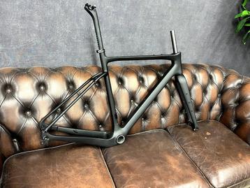 Carbon Gravel frameset (Aeross)  beschikbaar voor biedingen