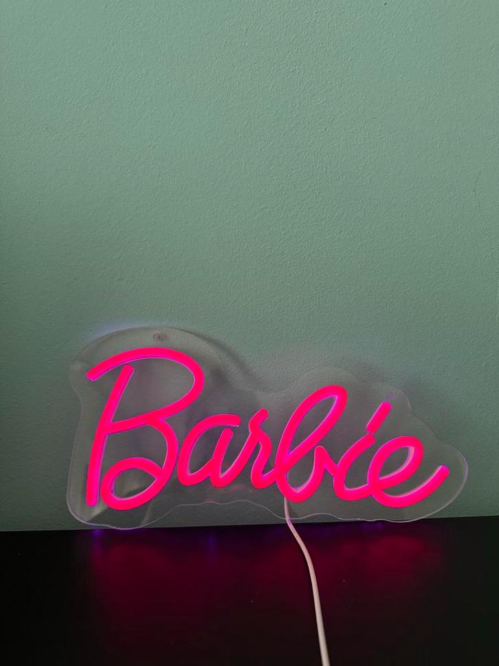 BARBIE - Neon Lamp | LED | Y2K | Retro | Pink | Nachtlampje, Huis en Inrichting, Lampen | Wandlampen, Nieuw, Kunststof, Ophalen of Verzenden