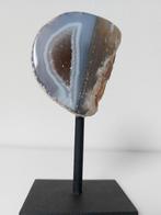 Prachtige Agaat Geode op Standaard - 346 gram, Verzamelen, Mineralen en Fossielen, Ophalen of Verzenden, Mineraal