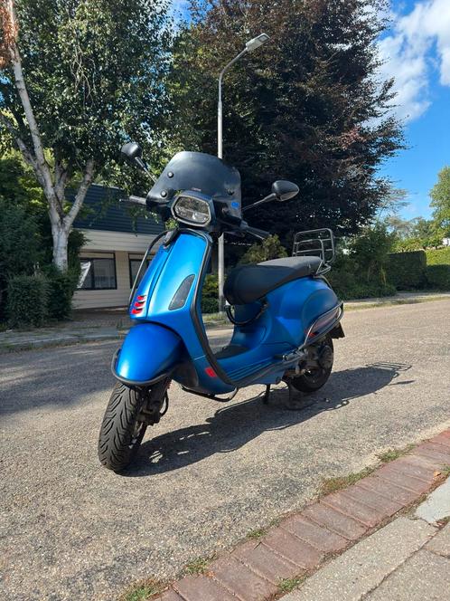 Vespa sprint 4t iGet 50cc blauw, Fietsen en Brommers, Scooters | Vespa, Zo goed als nieuw, Benzine, Ophalen