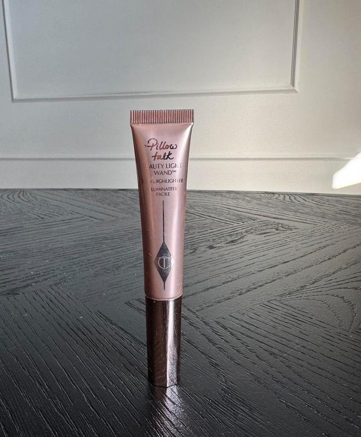 Charlotte Tilbury beauty light wand highligter pillow talk, Sieraden, Tassen en Uiterlijk, Uiterlijk | Cosmetica en Make-up, Zo goed als nieuw
