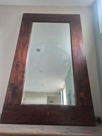 Grote houten (zware) spiegel beschikbaar voor biedingen