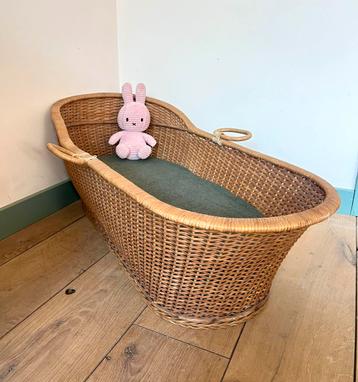 Vintage rotan wieg – Mozes mand met matras beschikbaar voor biedingen