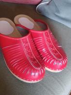 Vintage rode Amsterdamse houten klompen maat 40, Kleding | Dames, Ophalen of Verzenden, Zo goed als nieuw, Rood