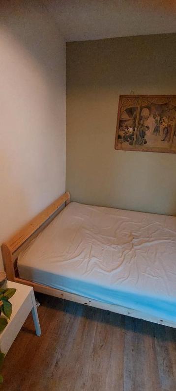 Bedframe Ikea 140x200 incl. lattenbodem (1,5 jaar oud) - afbeelding 5