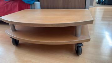 Houten bijzettafel op wieltjes (t.e.a.b) beschikbaar voor biedingen