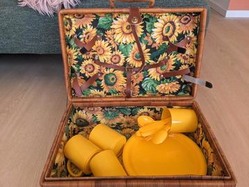 Leuke zonnige picknickmand 4 personen beschikbaar voor biedingen