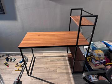 Bureau hout/metaal ZGAN beschikbaar voor biedingen