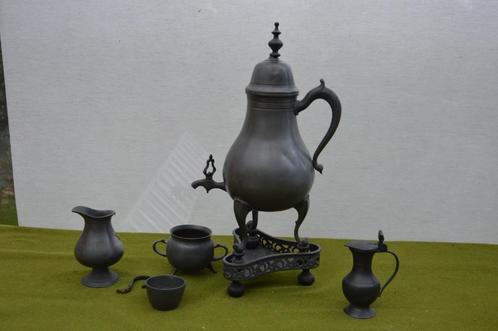 oude tinnen set met kraantjeskan met onderstel met houten po, Antiek en Kunst, Antiek | Tin, Ophalen of Verzenden