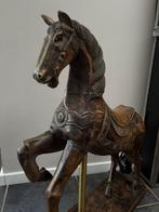 Met de hand uitgesneden antiek carrousel paard, Ophalen