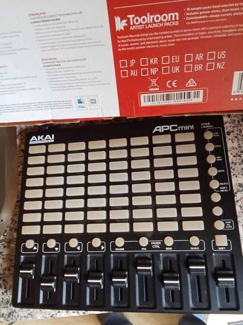 AKAI APC mini controler, Muziek en Instrumenten, Midi-apparatuur, Zo goed als nieuw, Ophalen