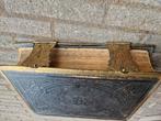 Antieke bijbel met sloten family bible Rev John Brown (1722-, Boeken, Ophalen of Verzenden, Zo goed als nieuw