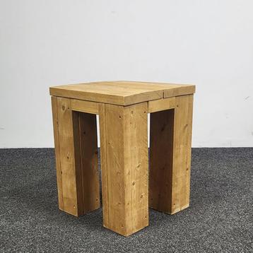Houten Kruk / Bijzettafel beschikbaar voor biedingen