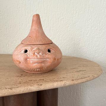 Vintage Franse terracotta knoflookpot beschikbaar voor biedingen