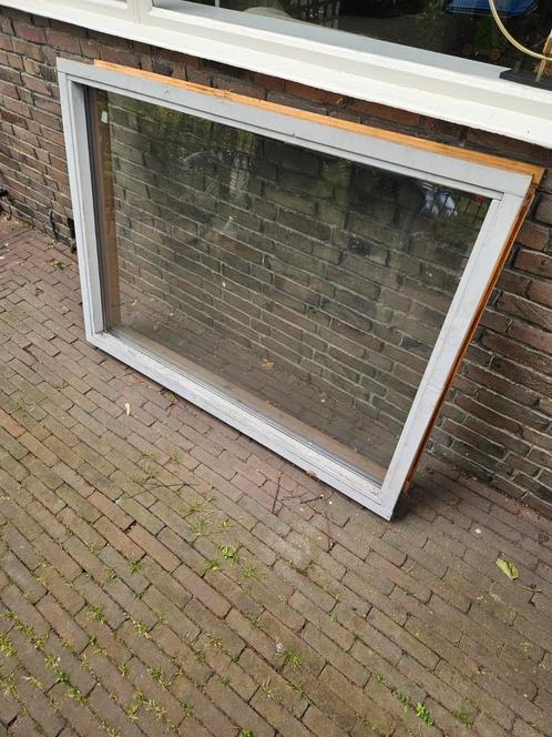 Goed kozijn met dubbel glas (hr+?) 143x 101,4 cm, Doe-het-zelf en Verbouw, Kozijnen en Schuifpuien, Zo goed als nieuw, Raamkozijn