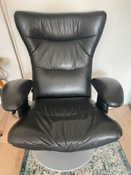 Ruime draaifauteuil, zwart kunstleer, Huis en Inrichting, Fauteuils, Gebruikt, Ophalen
