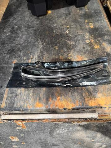 Mercedes Knipperlicht Spiegel Rechts LED – A3170540 (OEM) beschikbaar voor biedingen
