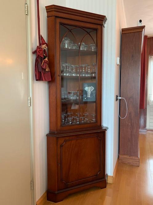 Houten hoekkast met vitrinedeel/ruitjes mahonie, Huis en Inrichting, Kasten | Vitrinekasten, Gebruikt, 200 cm of meer, 50 tot 100 cm